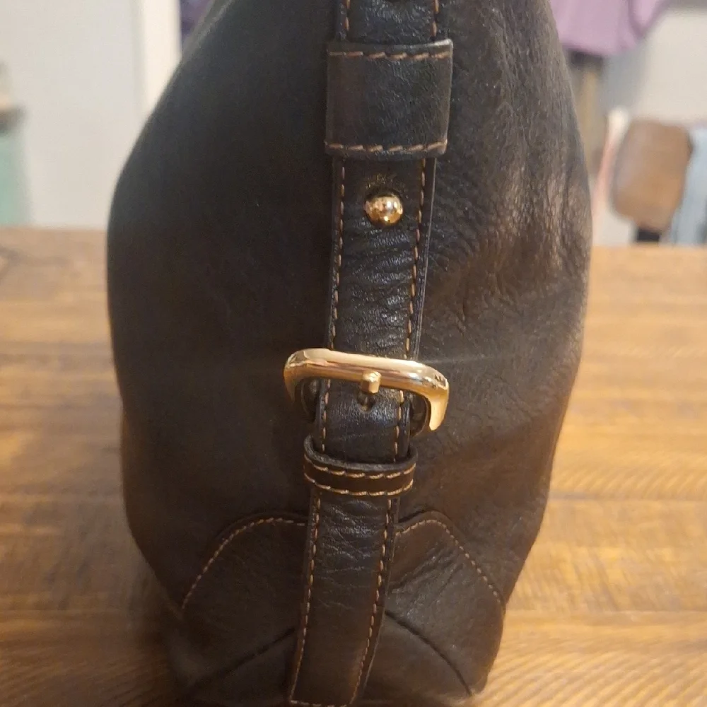 Elegant Black Leather Shoulder Bag